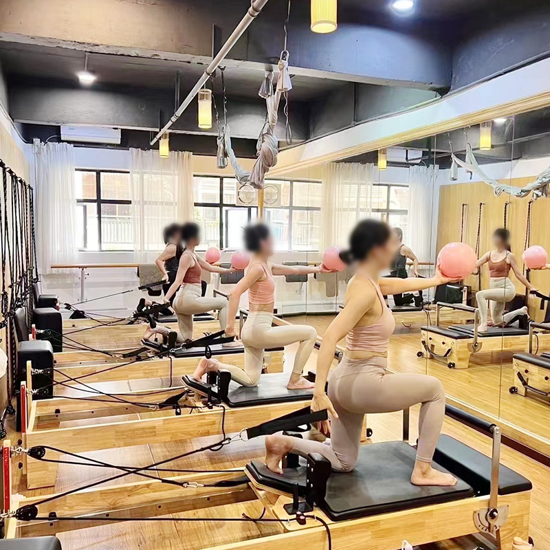 Yoga Fitness Studio - أحدث معدات بيلاتيس المصلح لعام 2025،