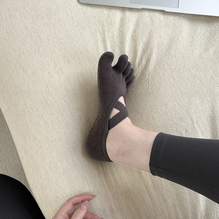 جوارب يوغا نسائية بخمسة أصابع  - مراجعة Yoga Fitness Studio وسعره