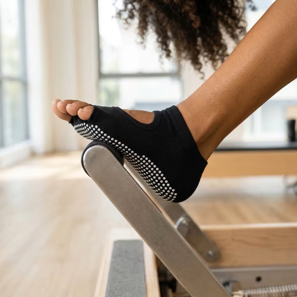جوارب يوغا بدون ظهر بخمسة أصاب - مراجعة Yoga Fitness Studio وسعره
