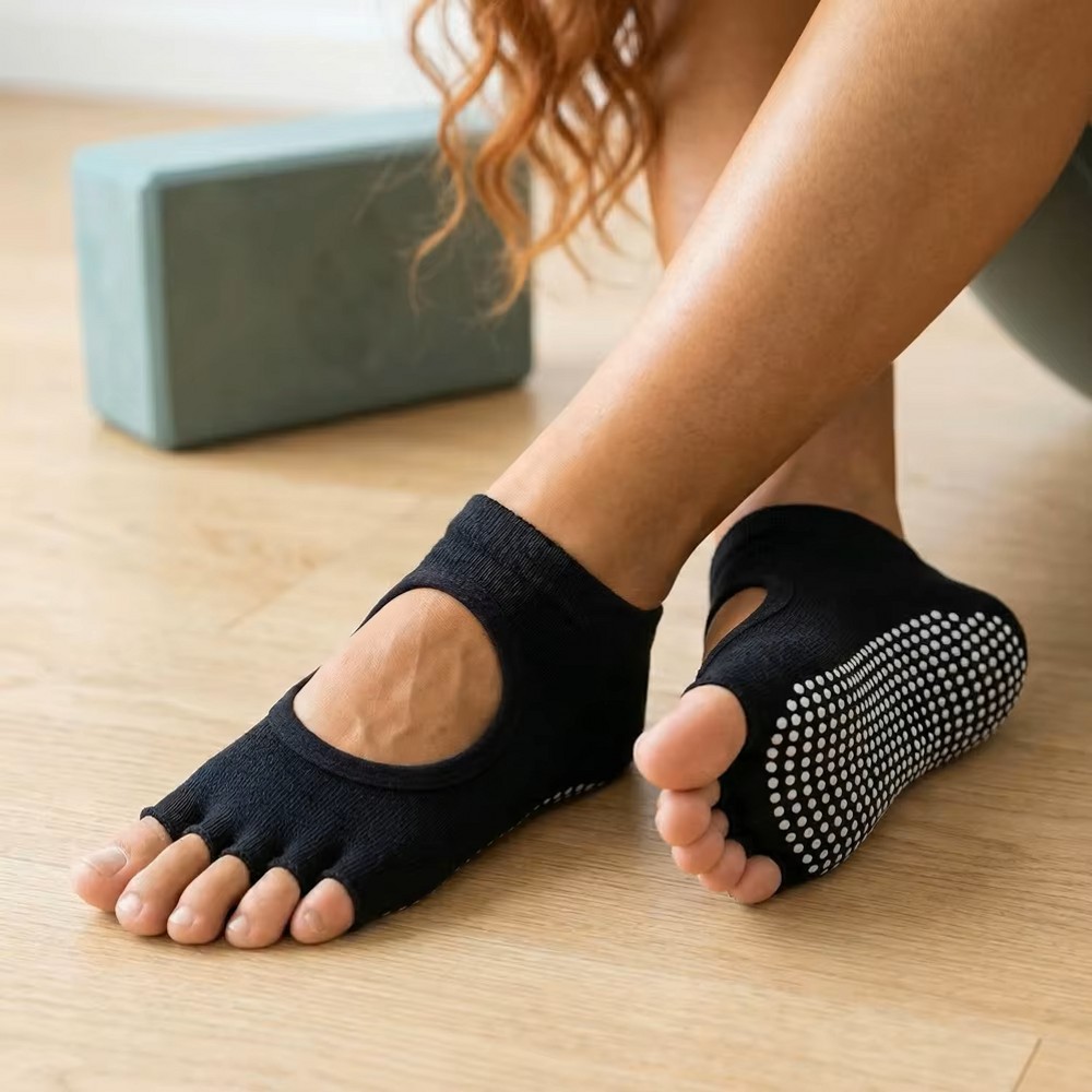 جوارب يوغا بدون ظهر بخمسة أصاب - مراجعة Yoga Fitness Studio وسعره